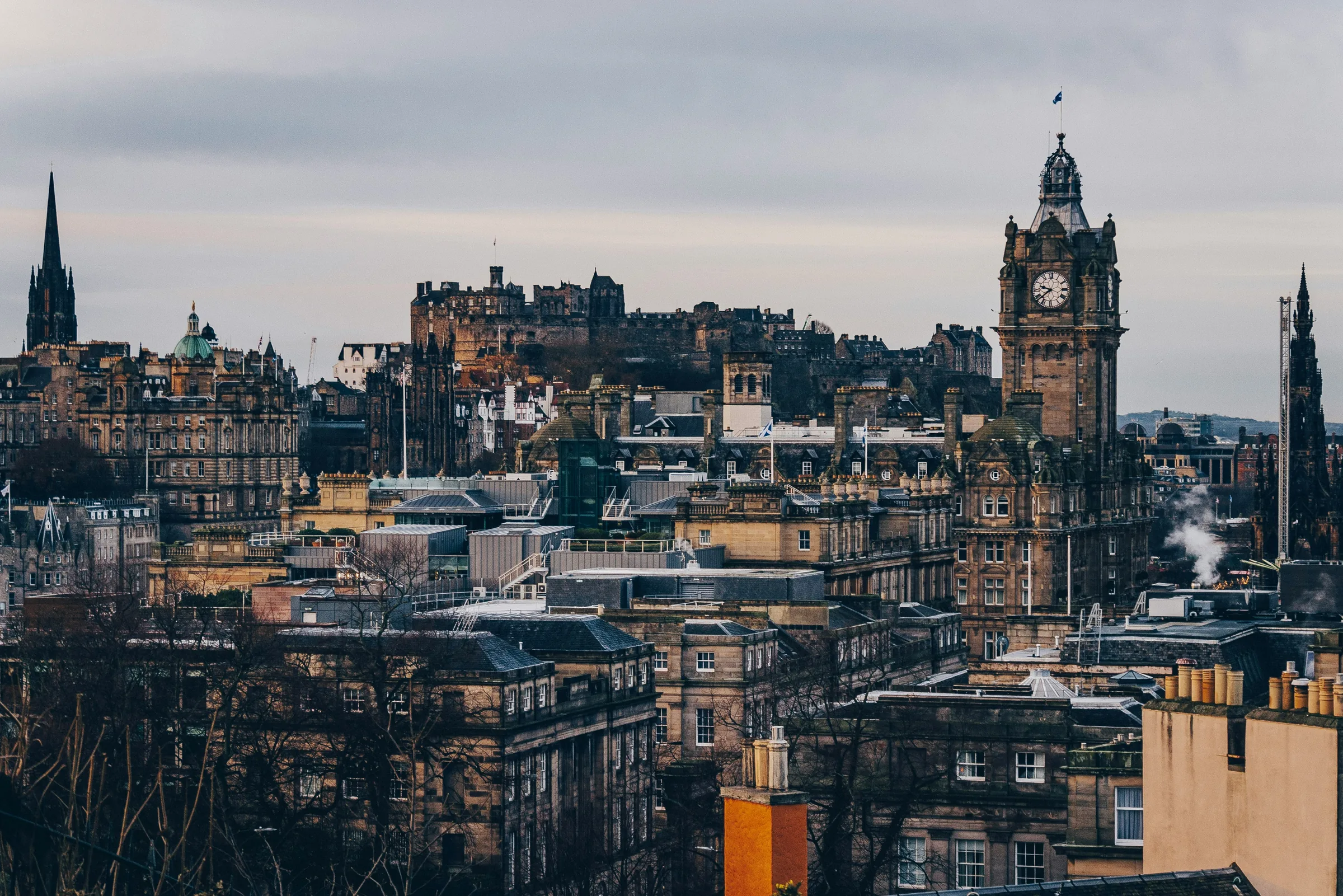 Edinburgh skyline. Photo by Jure Tufekcic on Unsplash.